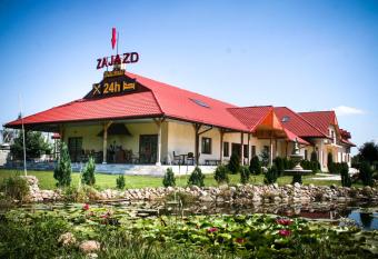 Zajazd Bachus allows 18 year olds to book a room