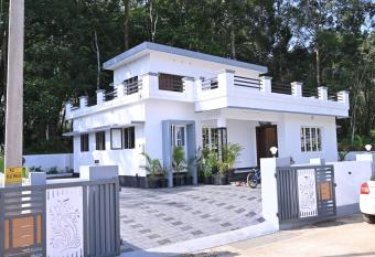 Holiday Villa - Your Second Home - Kothamangalam has Balcony rooms