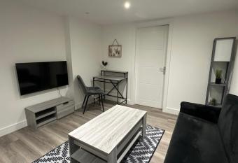One Bedroom Apartment in Luton Town Centre allows 18 year olds to book a room