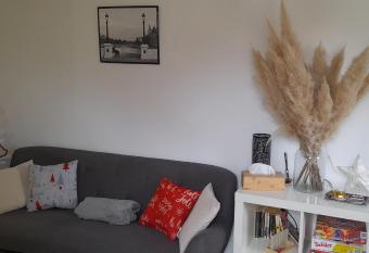 Charmante maison r  nov  e, proche lac et centre-ville has Balcony rooms