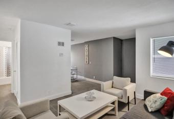 2Bd Holiday Retreat Kravis Center West Palm has Balcony rooms