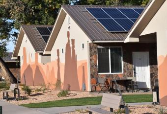 Bunkhouse 8B In Natural Setting has Balcony rooms