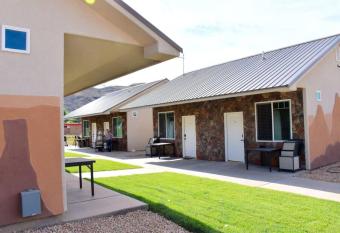 Bunkhouse 6B Convenient Location allows 18 year olds to book a room