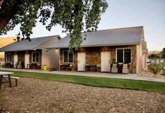 Bunkhouse 5A Under Cottonwood Trees has Balcony rooms