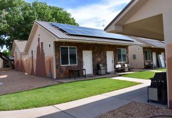Bunkhouse 2A Close To National Parks has Balcony rooms