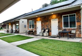 Bunkhouse 1A Near Zion has Balcony rooms