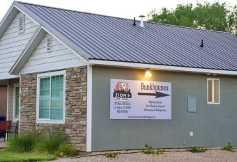 ZC3 Gateway to Zion With Two Masters has Balcony rooms