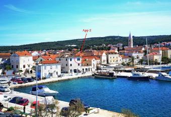 Apartments Best Location has Balcony rooms