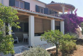 Apartment Miljenko Tomic 2 has Balcony rooms