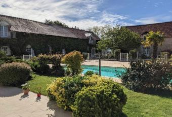 Domaine de Champouteau - G  tes et Chambres d h  tes allows 18 year olds to book a room