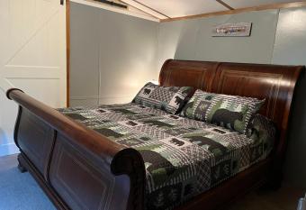 Maple Street Overlook has Balcony rooms