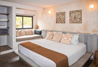 Casa Palmar Condo - Newly Remodeled, Ocean Front has Balcony rooms