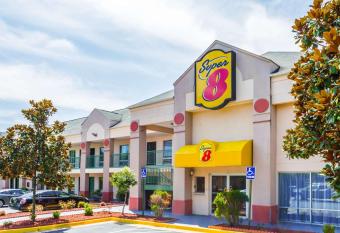 Super 8 by Wyndham Stafford has Smoking rooms