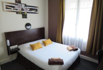 Hotel de la Paix allows 18 year olds to book a room