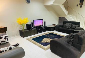 Semi -D Homestay Seremban 2 has Balcony rooms