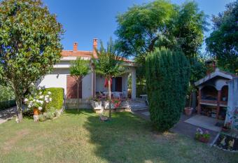 Apartment Magnolia allows 18 year olds to book a room