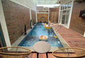 Emka Villa Traditional Minimalist has Balcony rooms