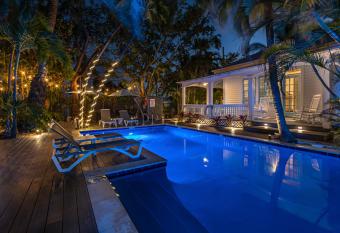 Papa's Hideaway has Balcony rooms