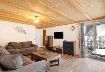 Sch  nfeld has Balcony rooms