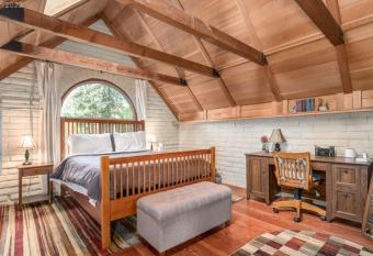 Golf Course Guest house allows 18 year olds to book a room