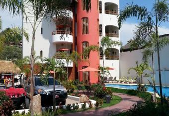 Hotel y Suites Los Encantos allows 18 year olds to book a room