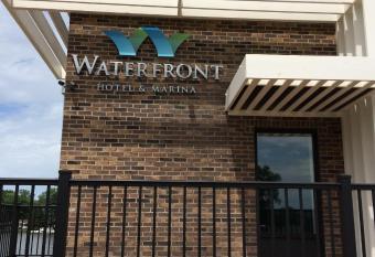 Waterfront Hotel And Marina has Balcony rooms