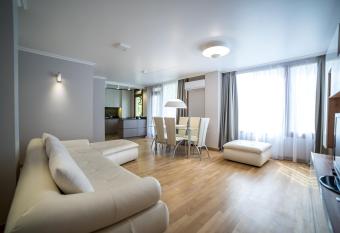 Apartment Antique Theatre 4 has Balcony rooms