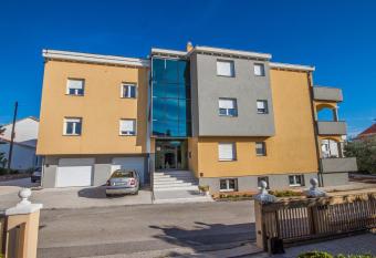 Guest House Ana Residence has Balcony rooms