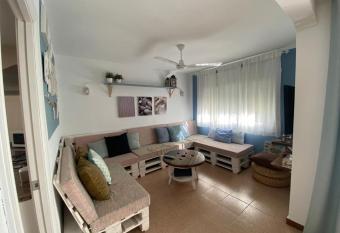 Lola s Beach House has Balcony rooms