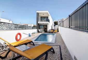 Alto da Colina 2 has Balcony rooms