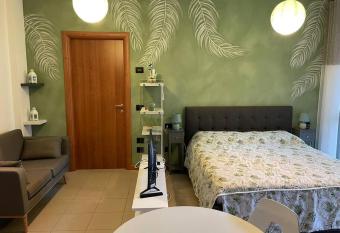    The green house    Fiera Milano has Balcony rooms