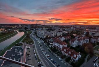 Capital Towers Sunrise Premium 14 pi  tro / 14th floor allows 18 year olds to book a room