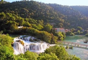 Apartment Tuja has Balcony rooms