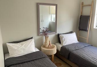 Manly Beachfront Stay has rooms with a private hot tub