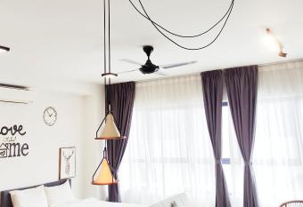 Cozy studio apartment has Balcony rooms