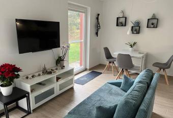 Neu sanierte Wohnung f  r 2-4 P has Balcony rooms