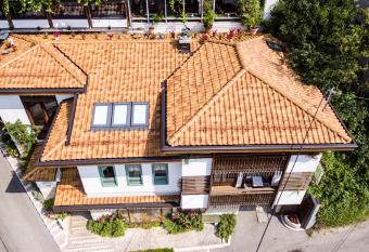 Rooms Kibe Mahala has rooms with a private hot tub