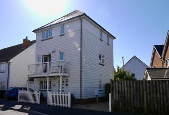 Let   s Unwind Cottages - The Salty Dog & Rock Lobster has Balcony rooms