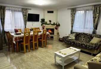 Pensiunea Mery has Balcony rooms