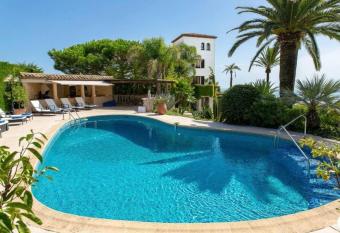 LE CASTEL ROSE Super Cannes, face aux   les de L  rins has Balcony rooms