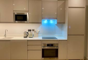 Modern & Luxury Flat allows 18 year olds to book a room