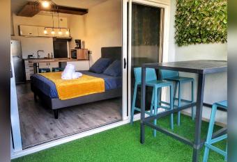 Studio Bloom - Papeete allows 18 year olds to book a room