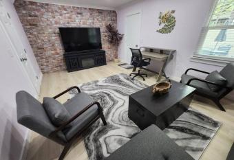 Modern Island Serenity!-Pet-Friendly villa has Balcony rooms