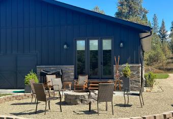 Log Cabin Lane Guesthouse has Balcony rooms