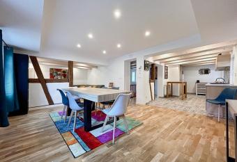 Epfig Maison has Balcony rooms