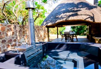 Wildevy at Benlize has rooms with a private hot tub