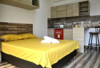 Acogedora Suite en Santa Elena allows 18 year olds to book a room