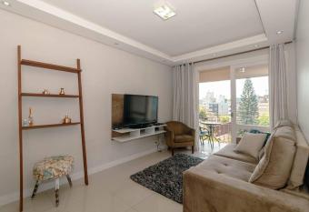 Aps de frente com sacada ou terra  o a 10 minutos do Aeroporto has Balcony rooms