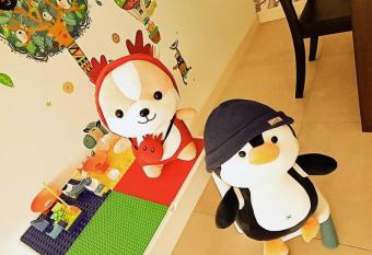 Legoland-4mins Walk-Spacious-Kids Friendly with Bathtub@ Happy Travel- AFINITY RESIDENCY has rooms with a private hot tub