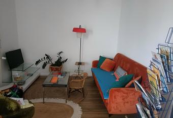 maison centre ville, 15km de la mer has Balcony rooms